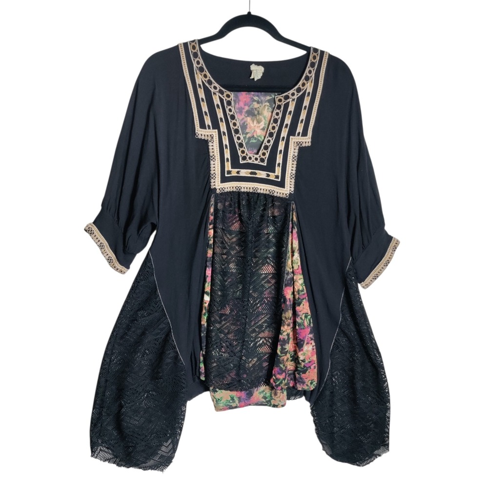 Gimmicks by BKE Women Black Floral Lace Mixed Media Boho Tunic Top Medium
